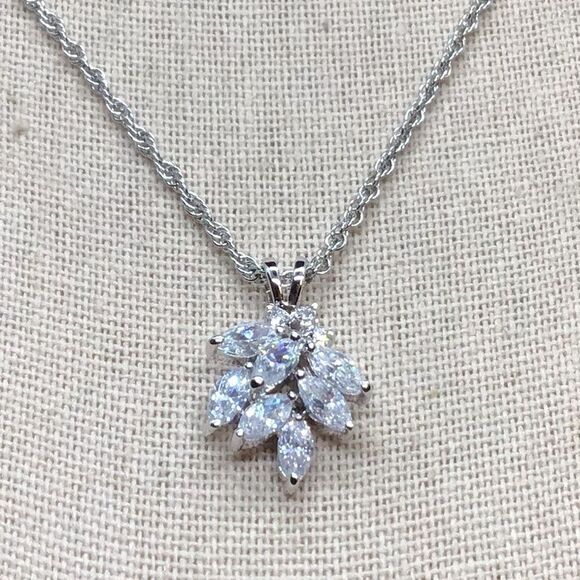 Vintage Nolan Miller Signed Notable Navette Pendant Necklace New in box - Picture 2 of 7